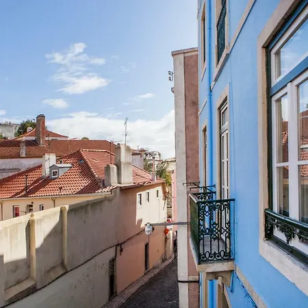 Lägenhet Alfama St George Castle District Fabulous 3 Bedrooms 2 Bathrooms Ac Balcony 1st Floor 19th Century Building