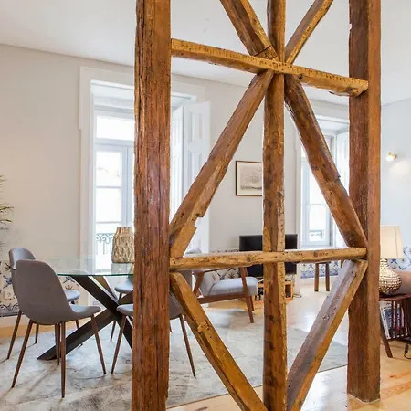 Alfama St George Castle District Fabulous 3 Bedrooms 2 Bathrooms Ac Balcony 1st Floor 19th Century Building *