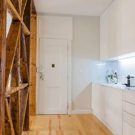 Alfama Castle View: Historic 3-bedroom With Balcony *