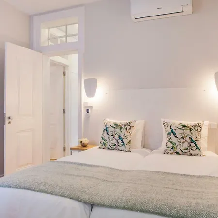 Alfama St George Castle District Fabulous 3 Bedrooms 2 Bathrooms Ac Balcony 1st Floor 19th Century Building