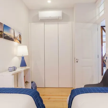 Alfama St George Castle District Fabulous 3 Bedrooms 2 Bathrooms Ac Balcony 1st Floor 19th Century Building