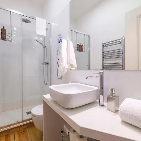 Alfama St George Castle District Fabulous 3 Bedrooms 2 Bathrooms Ac Balcony 1st Floor 19th Century Building Apartament *