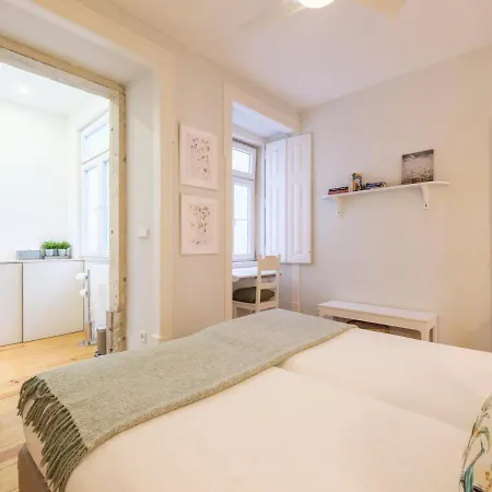 Alfama St George Castle District Fabulous 3 Bedrooms 2 Bathrooms Ac Balcony 1st Floor 19th Century Building Lizbona