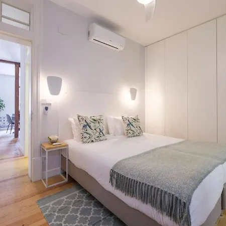 Alfama St George Castle District Fabulous 3 Bedrooms 2 Bathrooms Ac Balcony 1st Floor 19th Century Building * Lizbona