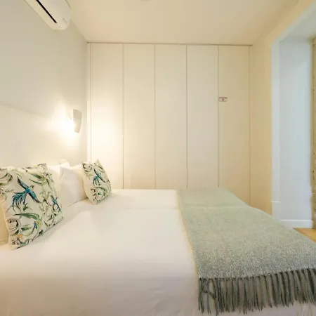 Alfama St George Castle District Fabulous 3 Bedrooms 2 Bathrooms Ac Balcony 1st Floor 19th Century Building * Lizbona