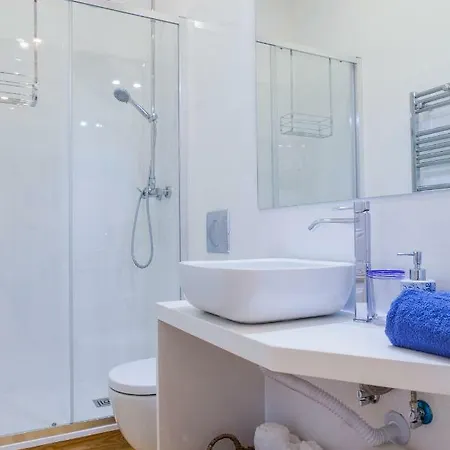 Alfama St George Castle District Fabulous 3 Bedrooms 2 Bathrooms Ac Balcony 1st Floor 19th Century Building Lisboa